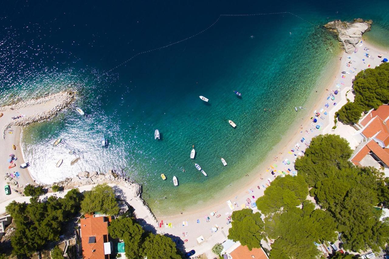 Rooms with a parking space Brela, Makarska - 17281 Exteriör bild