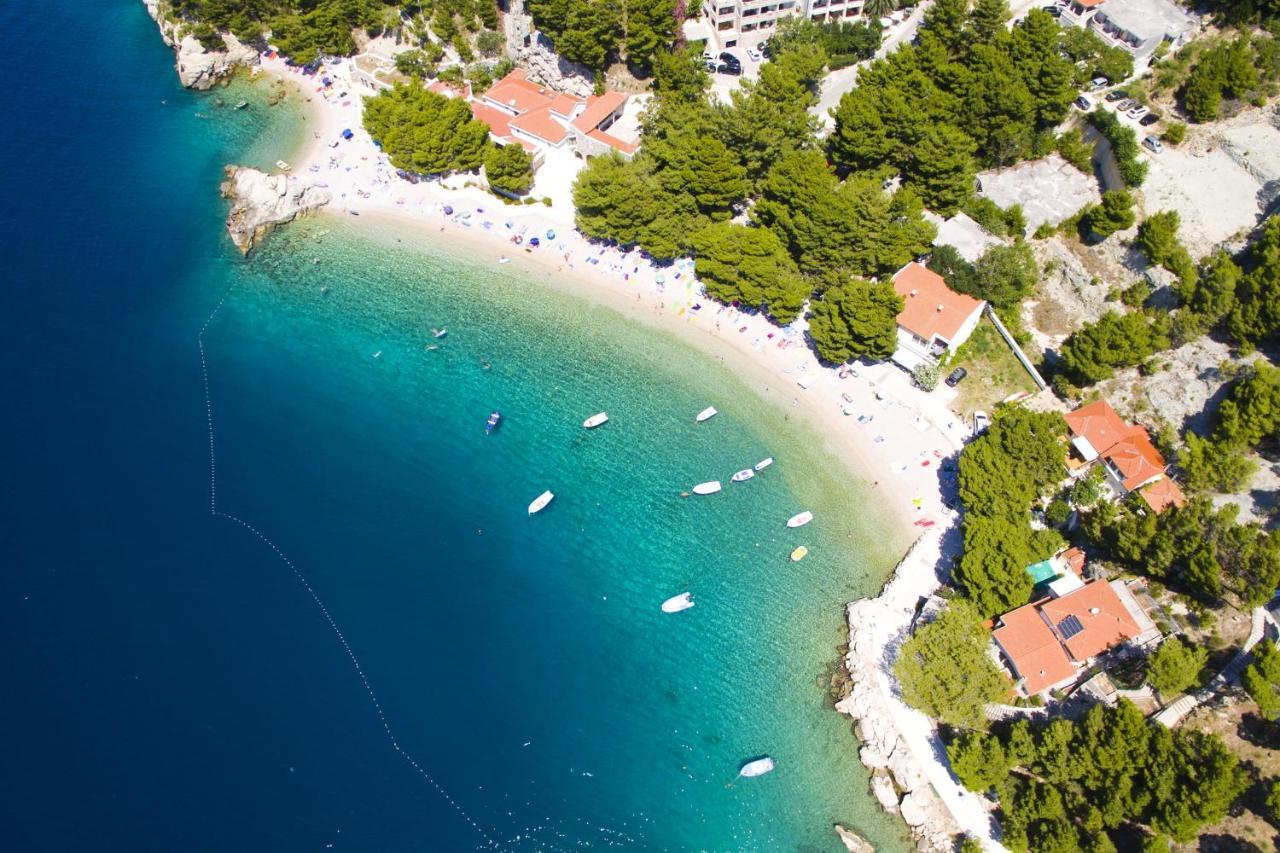 Rooms with a parking space Brela, Makarska - 17281 Exteriör bild