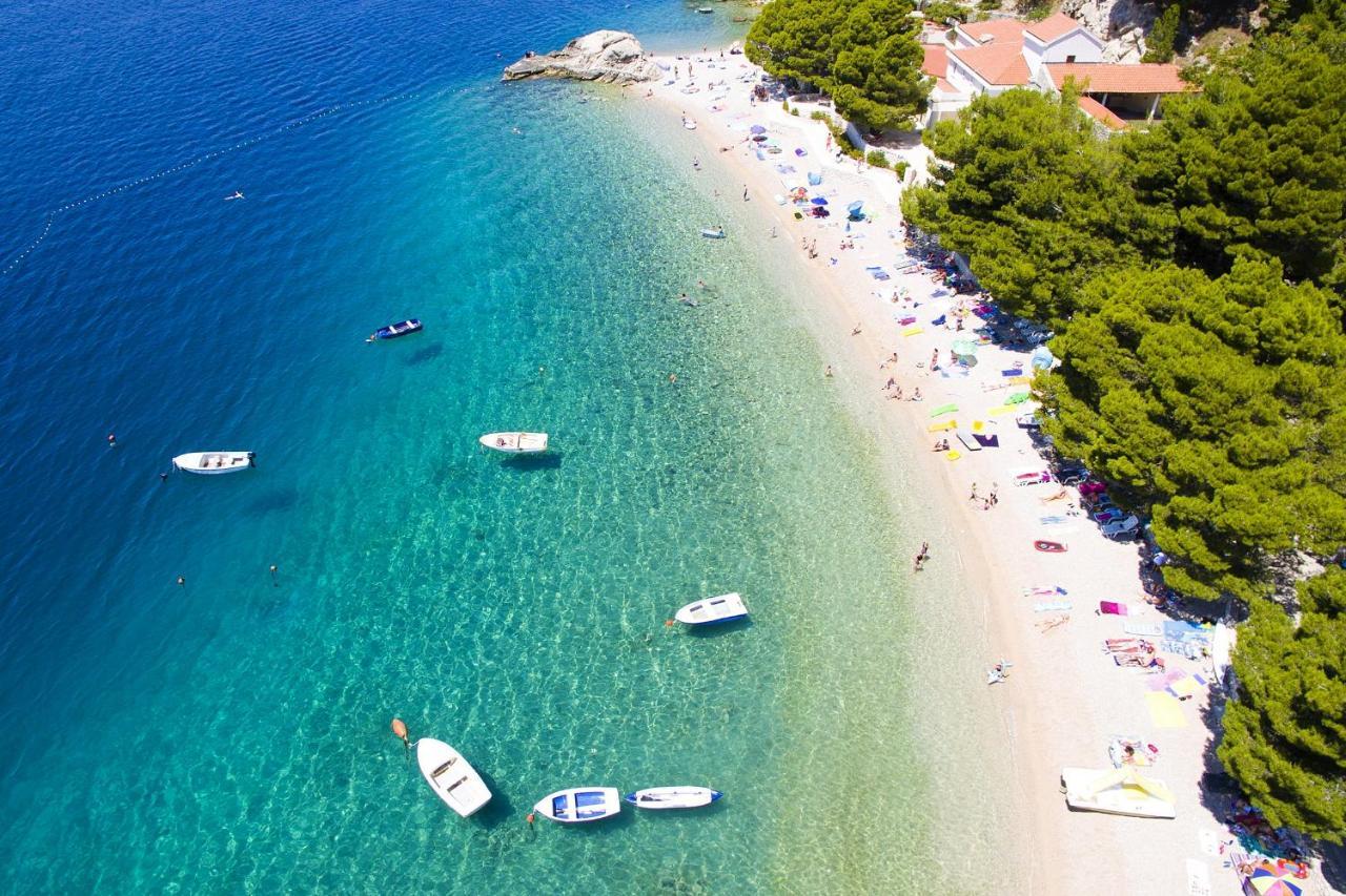 Rooms with a parking space Brela, Makarska - 17281 Exteriör bild