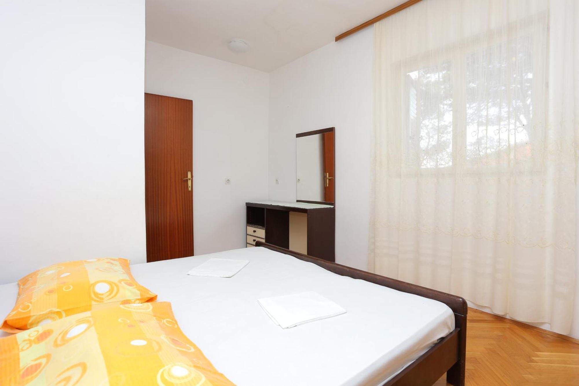 Rooms with a parking space Brela, Makarska - 17281 Rum bild